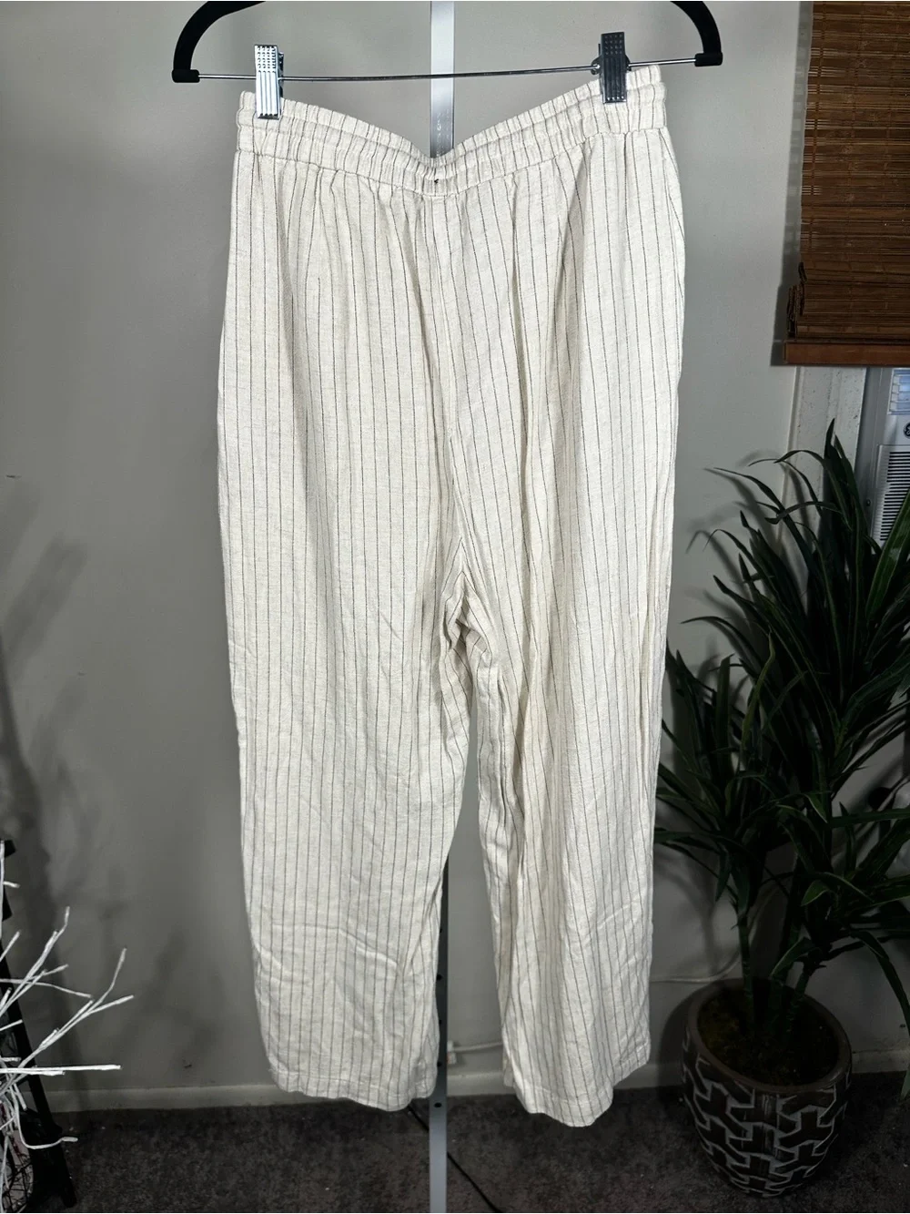 J89. Zara linen blend pinstripe drawstring wide leg pants cream and black